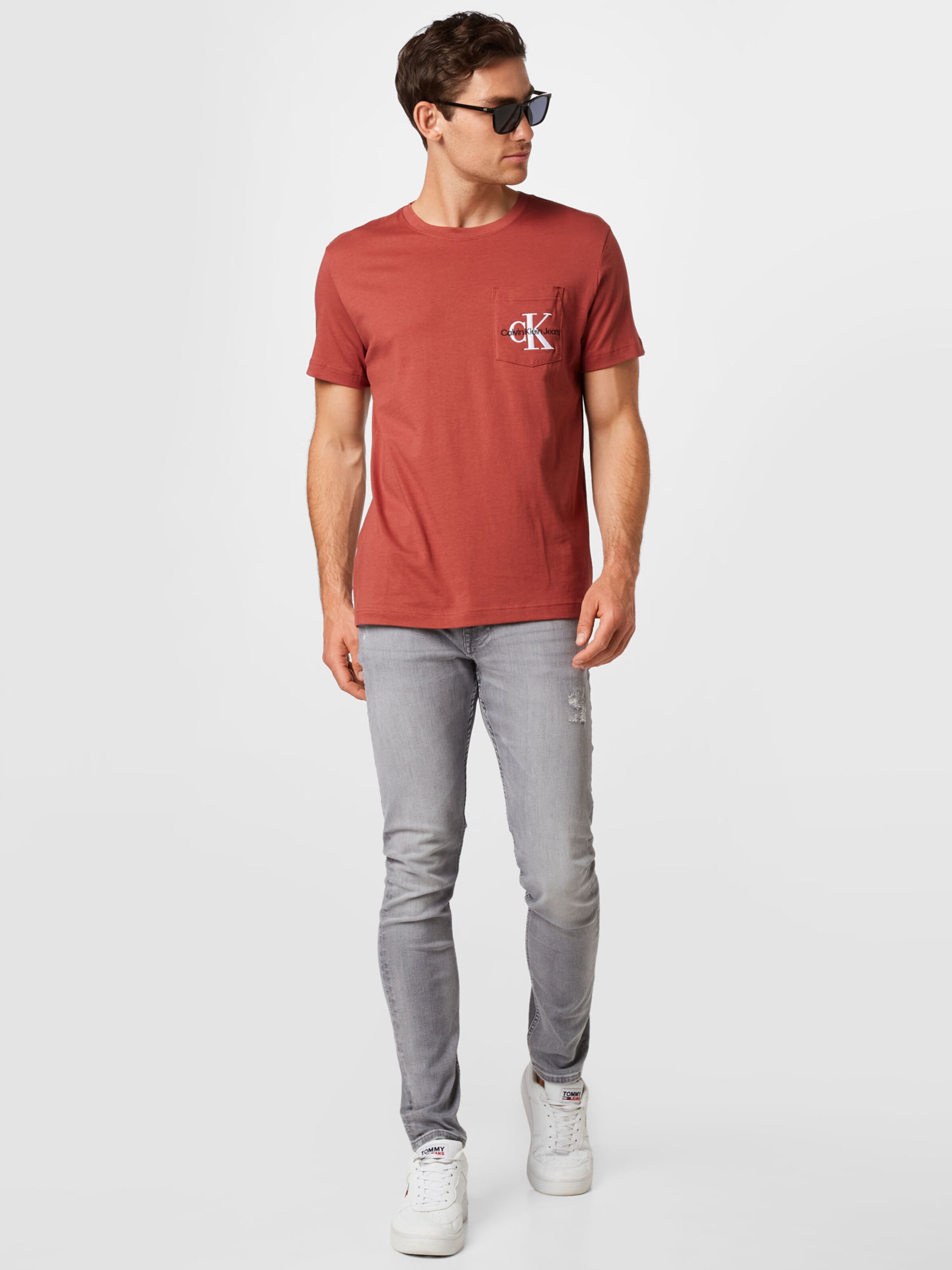 Männer Shirts Calvin Klein Jeans T-Shirt in Rostbraun - VD56616