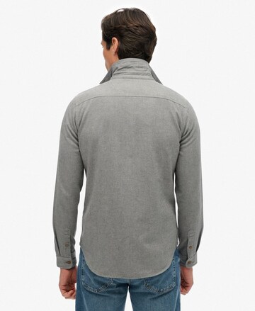 Coupe regular Chemise Superdry en gris