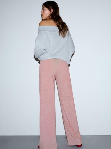 Bershka Široke hlačnice Hlače | rdeča barva