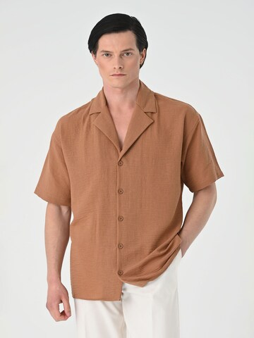 Antioch Comfort fit Srajca | rjava barva: sprednja stran