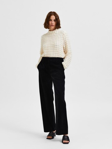 Regular Pantaloni de la SELECTED FEMME pe negru