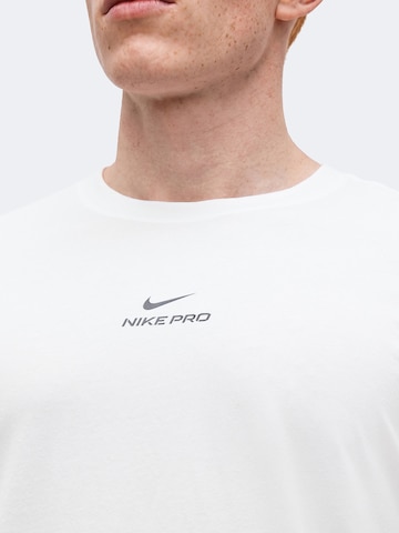 NIKE Funktsionaalne särk 'PRO', värv valge