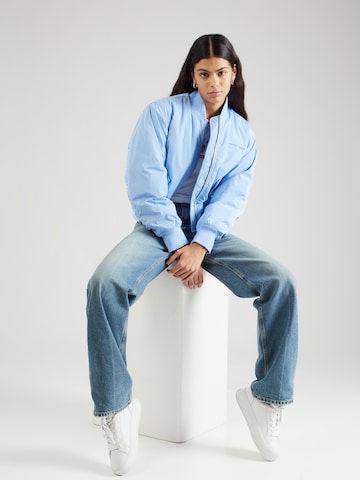 mėlyna Tommy Jeans Demisezoninė striukė 'CLASSICS'