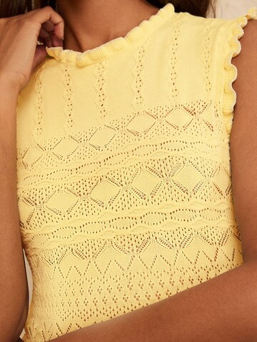 Robes en maille love & roses en jaune