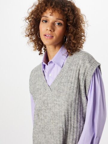 ICHI - Pullover 'KAMARA' em cinzento