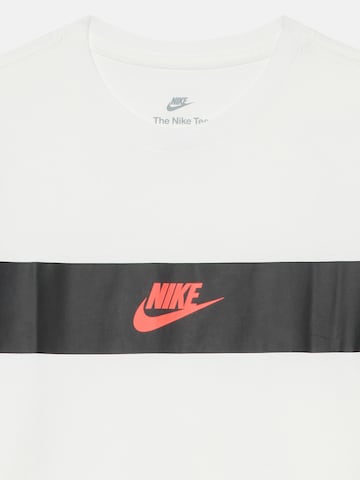 Nike Sportswear T-Shirt 'BRANDMARK' in Weiß