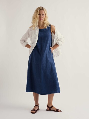 Rochie 'Cresting Waves' de la Seasalt Cornwall pe albastru