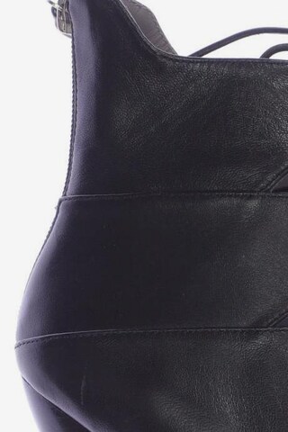 Miezko Dress Boots in 36 in Black