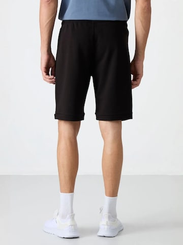 Tommy Life - Regular Calças em preto