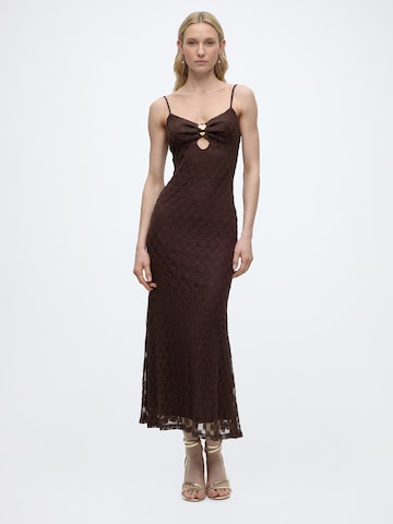 Bardot - Vestido de noche 'KARLA' en marrón: frente