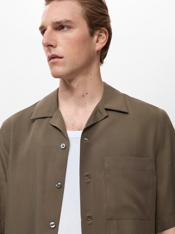 MANGO MAN Comfort Fit Skjorta 'LUCA' i brun