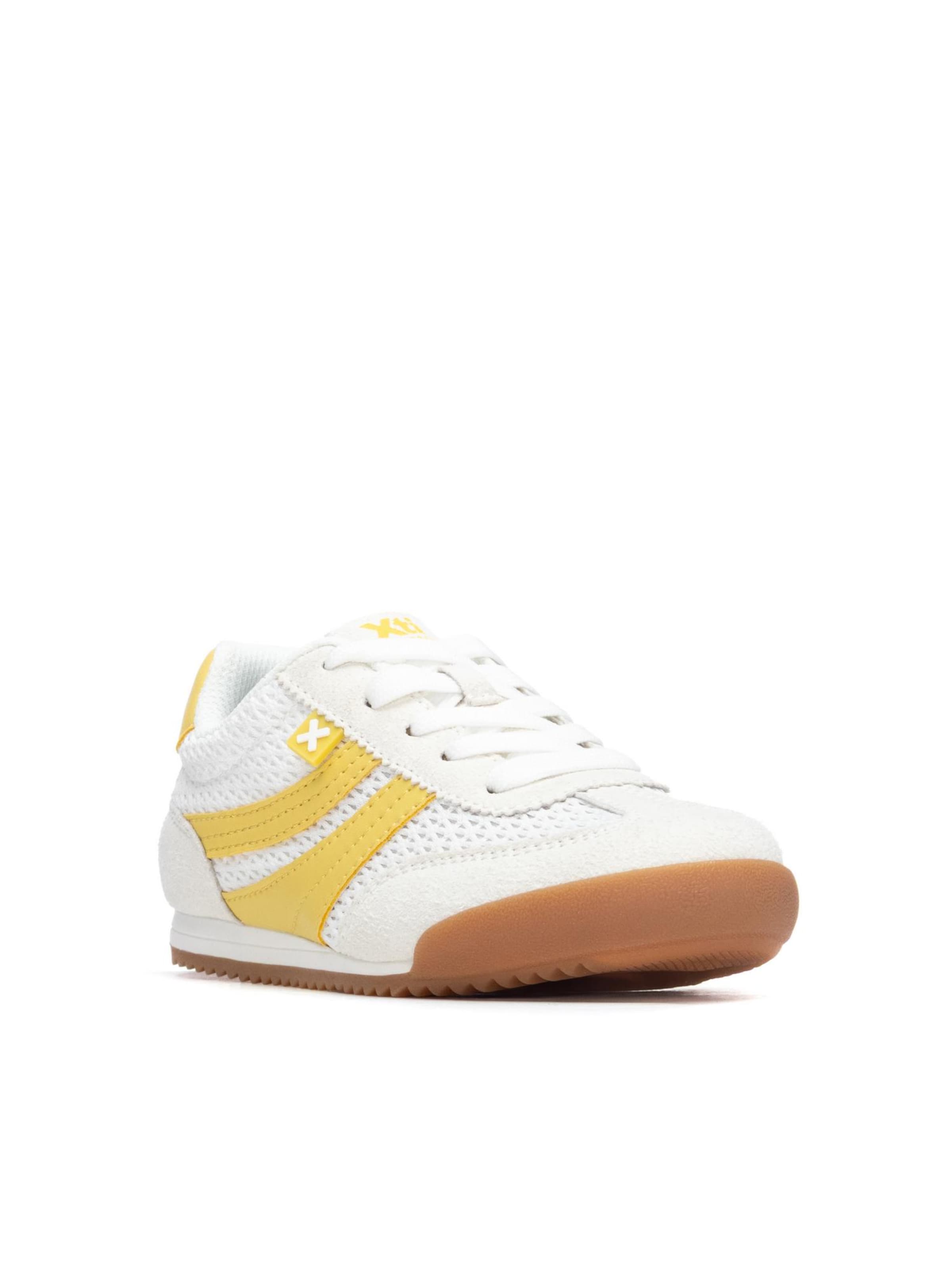 Xti Sneakers in White: front