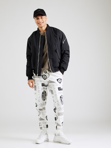Jordan Tapered Hose 'ESS' in Weiß