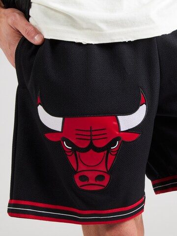 Mitchell & Ness Loosefit Broek 'NBA Team Bulls' in Zwart