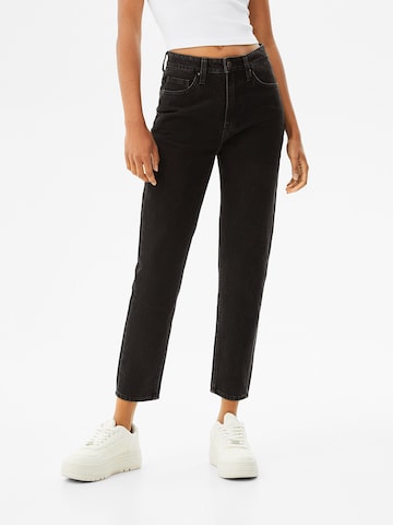 Bershka Regular Jeans in Zwart: voorkant