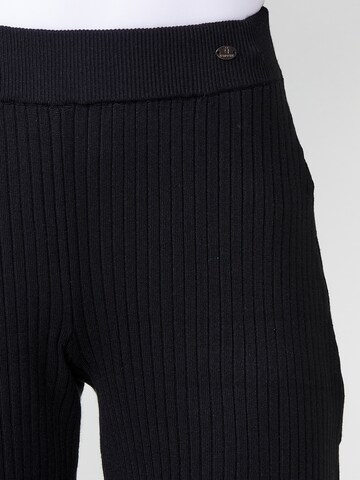 regular Pantaloni di KOROSHI in nero