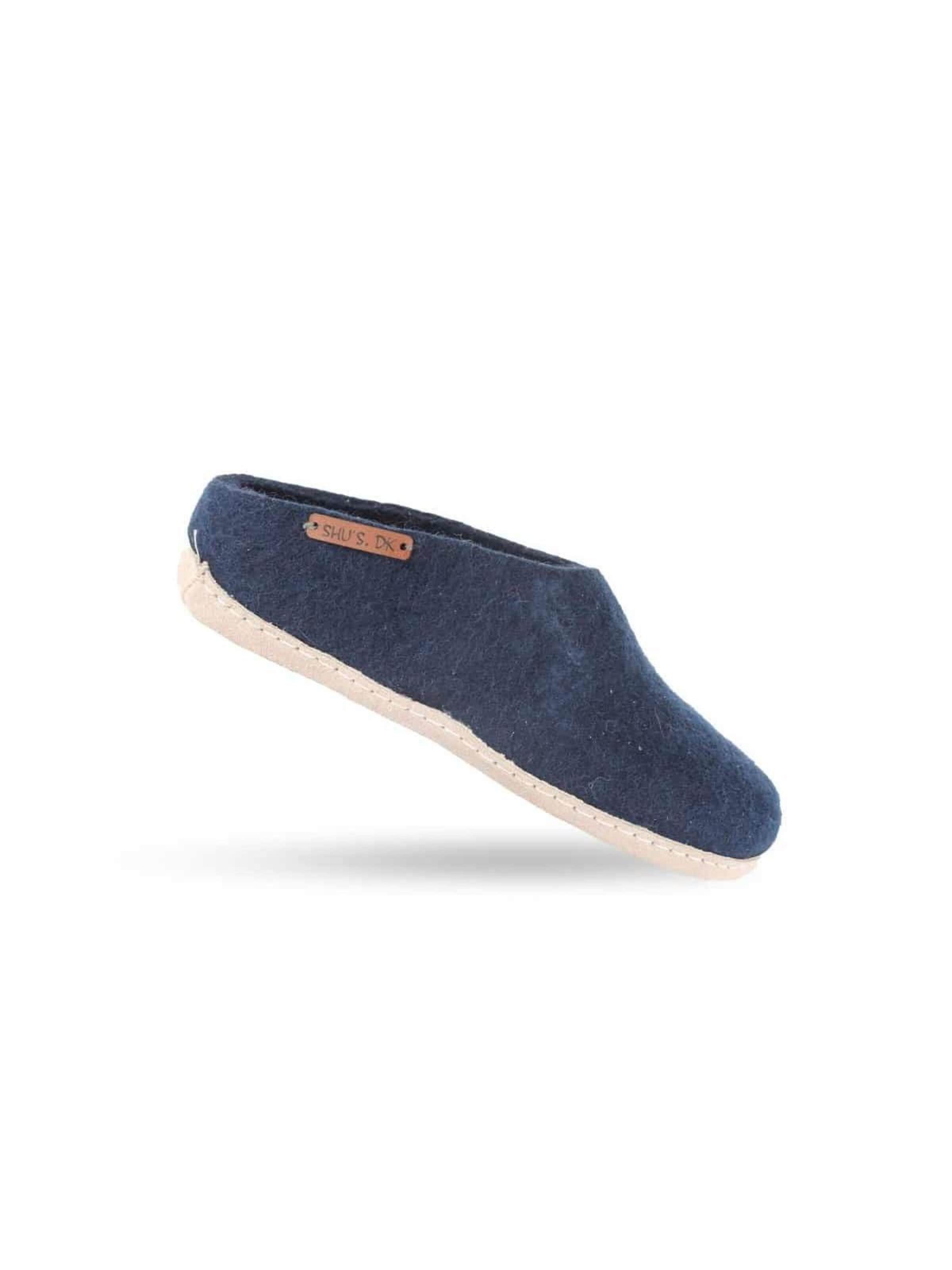 SHUS walk with nature Slip-in 'Uldtøffel (100% ren uld) - hjemmesko m/sål i skind - Dansk Design fra SHUS' i blå