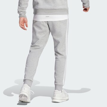 ADIDAS SPORTSWEAR Дънки Tapered Leg Спортен панталон 'Essentials' в сиво