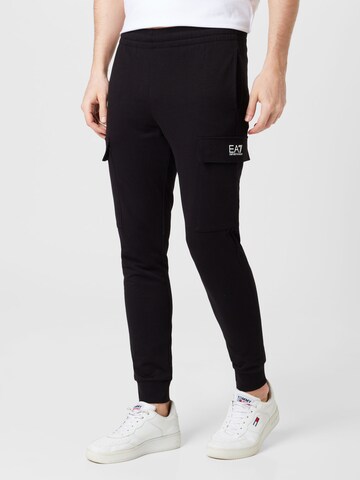 EA7 Emporio Armani Tapered Hose in Schwarz: Vorderseite