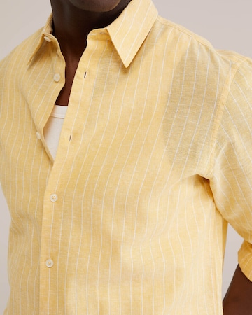 WE Fashion Tavaline suurus Triiksärk, värv kollane