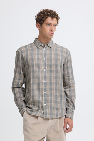 Casual Friday - Ajuste regular Camisa 'CFALVAR' en gris: frente