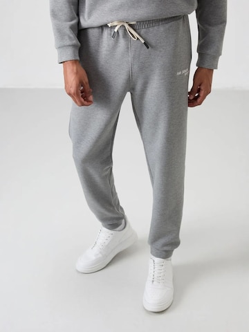 Tommy Life Joggingpak in Grijs