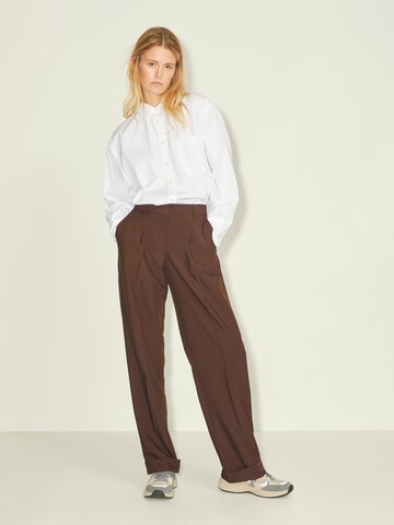 JJXX Loose fit Pleated Pants 'Mary' in Brown