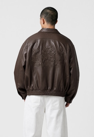 Veste mi-saison Vertere Berlin en marron : derrière