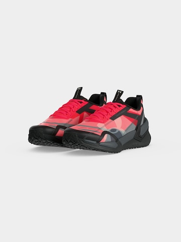 UNDER ARMOUR Αθλητικό παπούτσι 'Reign XT' σε κόκκινο