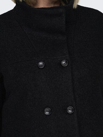 Manteau mi-saison 'SOPHIA' ONLY Carmakoma en noir