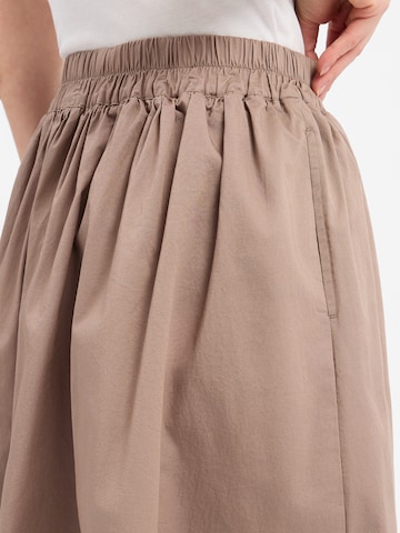 Marie Lund Rok in Beige