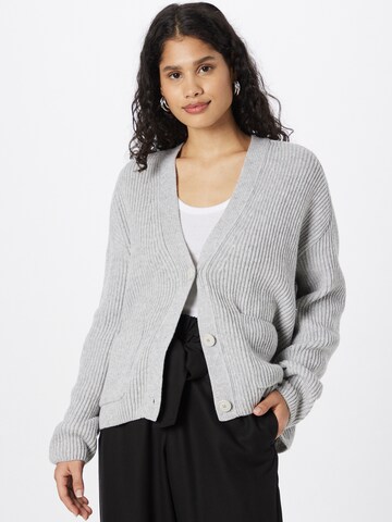 Cardigan 'Naokaa' ARMEDANGELS en gris : devant