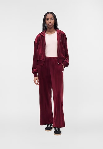 Largi Pantaloni 'ESS' de la ADIDAS ORIGINALS pe roșu