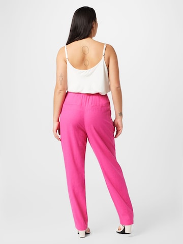 regular Pantaloni con pieghe 'CARO' di ONLY Carmakoma in rosa