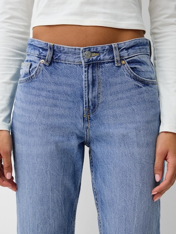 Bershka Regular Jeans in Blue: front