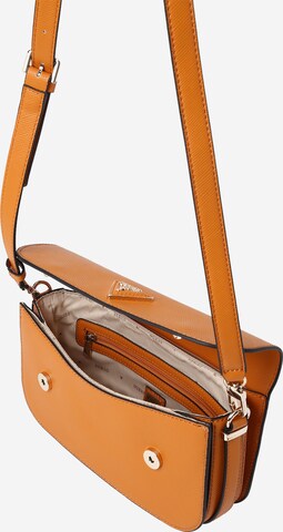 GUESS Tasche 'BRYNLEE' in Orange