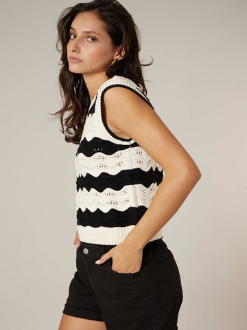 Deeluxe Stricktop 'Barrya' in Weiß