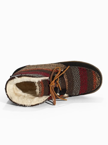 Minnetonka Боти 'Torrey' в черно