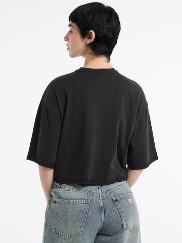 GUESS T-Shirt in Schwarz