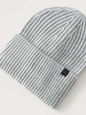 Calvin Klein Set: Mütze und Schal in Grau