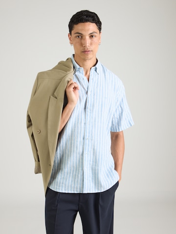 Coupe regular Chemise FYNCH-HATTON en bleu : devant