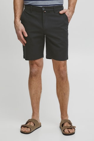 FQ1924 Regular Pants in Black: front