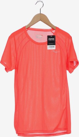 saucony Top & Shirt in M in Pink: front