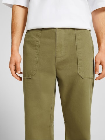 Loosefit Pantaloni de la Bershka pe verde