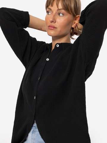 SASSYCLASSY Blouse in Black
