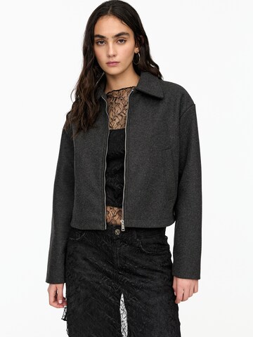Pull&Bear Between-season jacket in Grey: front