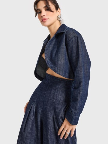 Gilet 'Cropped Denim Jacket' IT'S BASIC en bleu