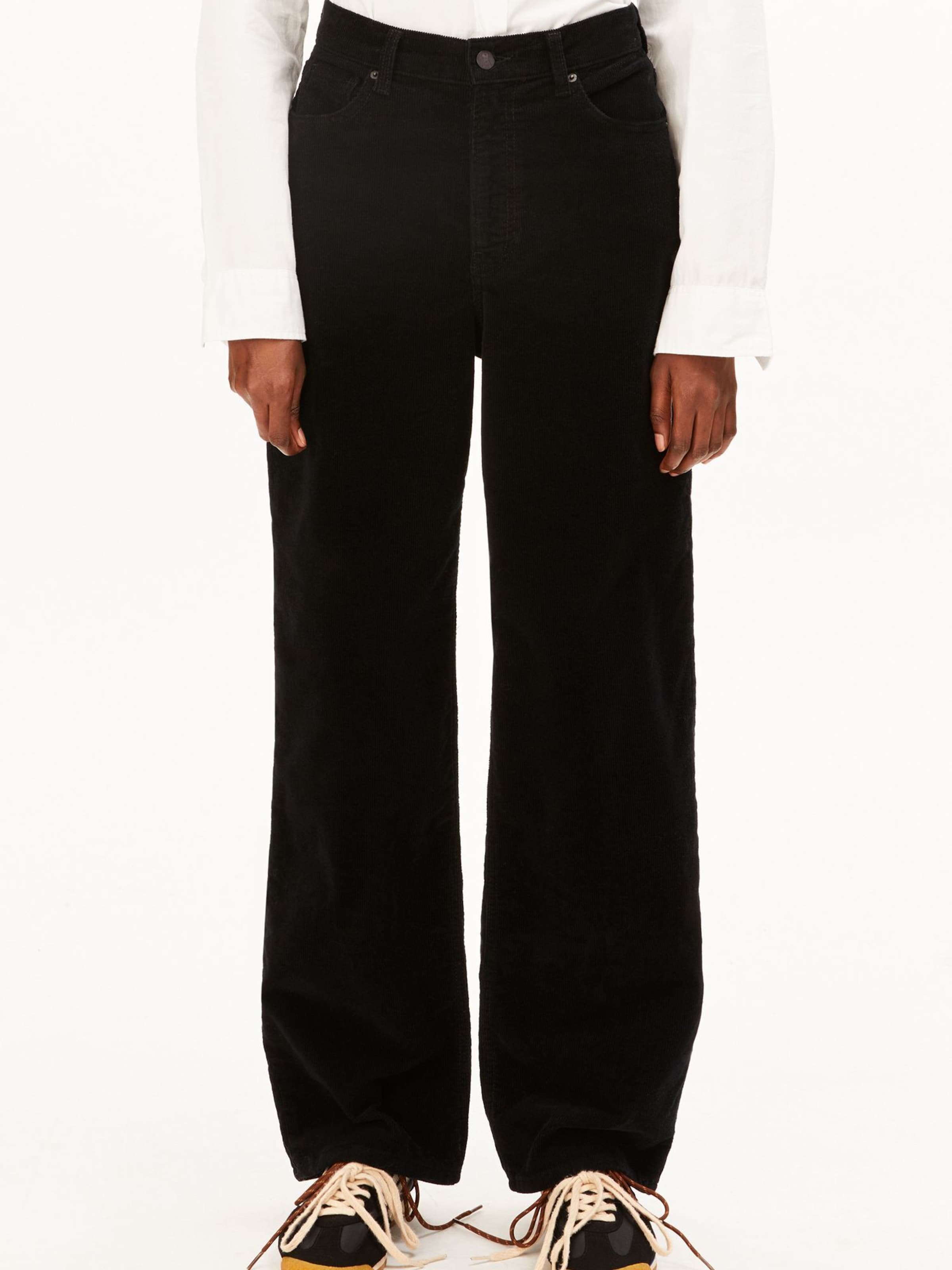 ARMEDANGELS Regular Stoffhose 'ENIJAA CORDUROY' in Schwarz: Vorderseite