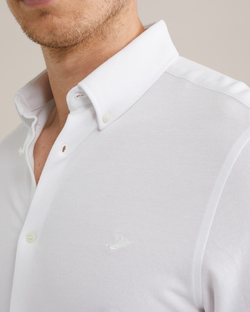 Coupe slim Chemise WE Fashion en blanc