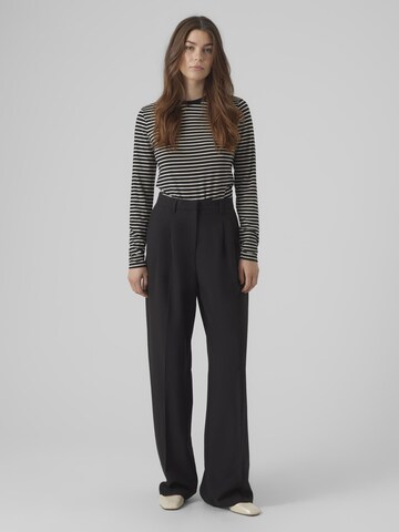 Wide Leg Pantalon à pince 'TROIAN' VERO MODA en noir